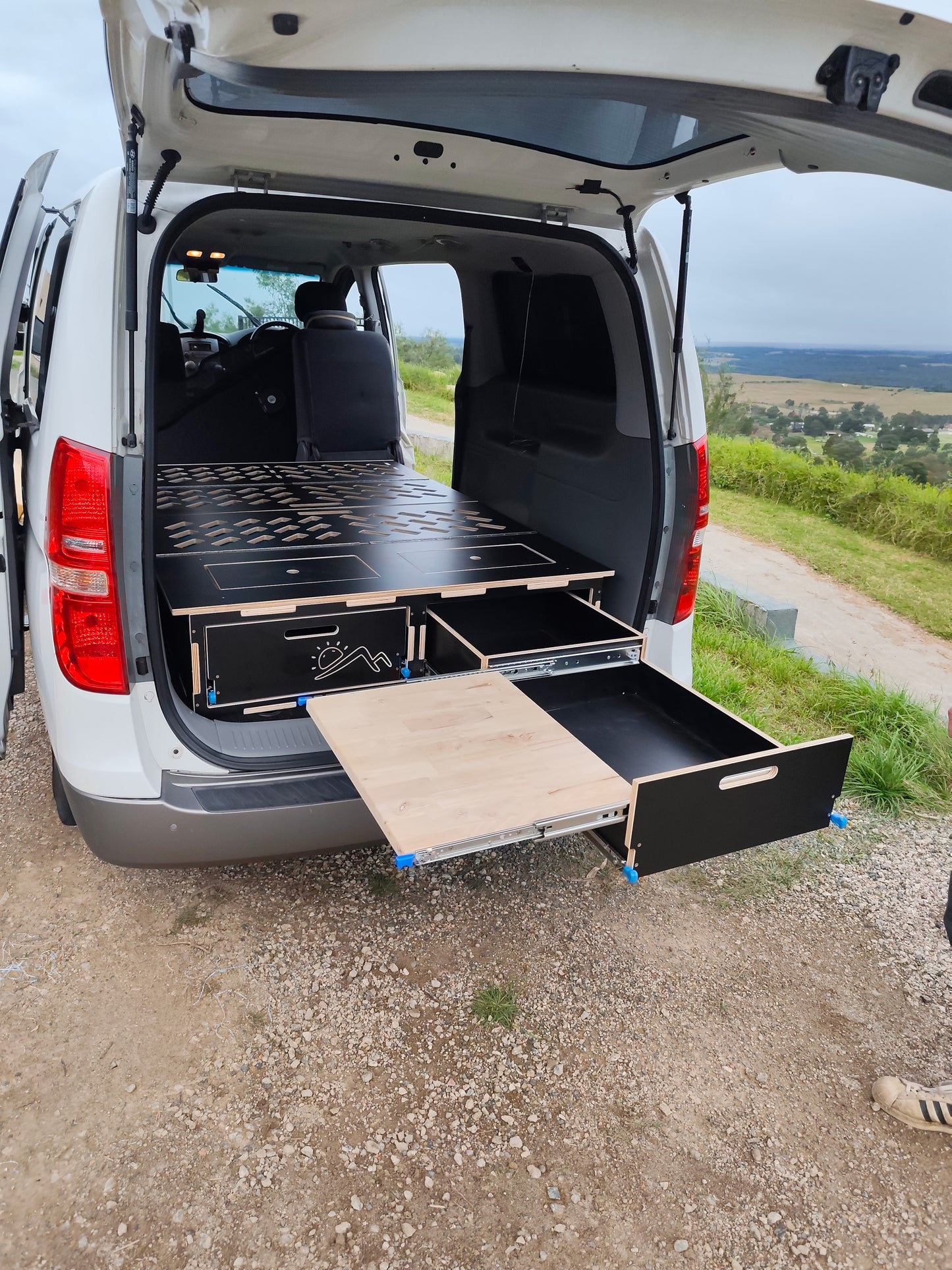 Vinson - Van Bed Extendable Black or White